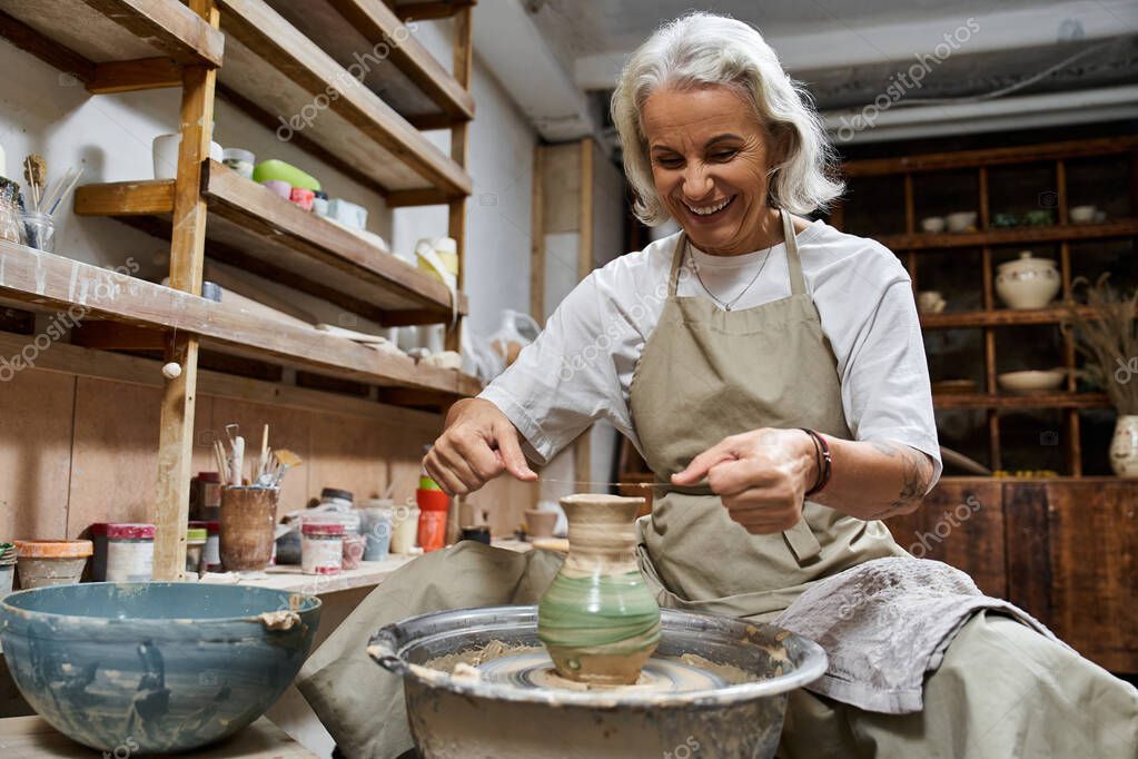 Atelier créatif avec matériel de bricolage